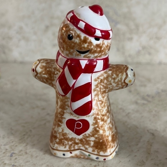 Vintage Gingerbread Man and Women salt and pepper shakers - Picture 3 of 6